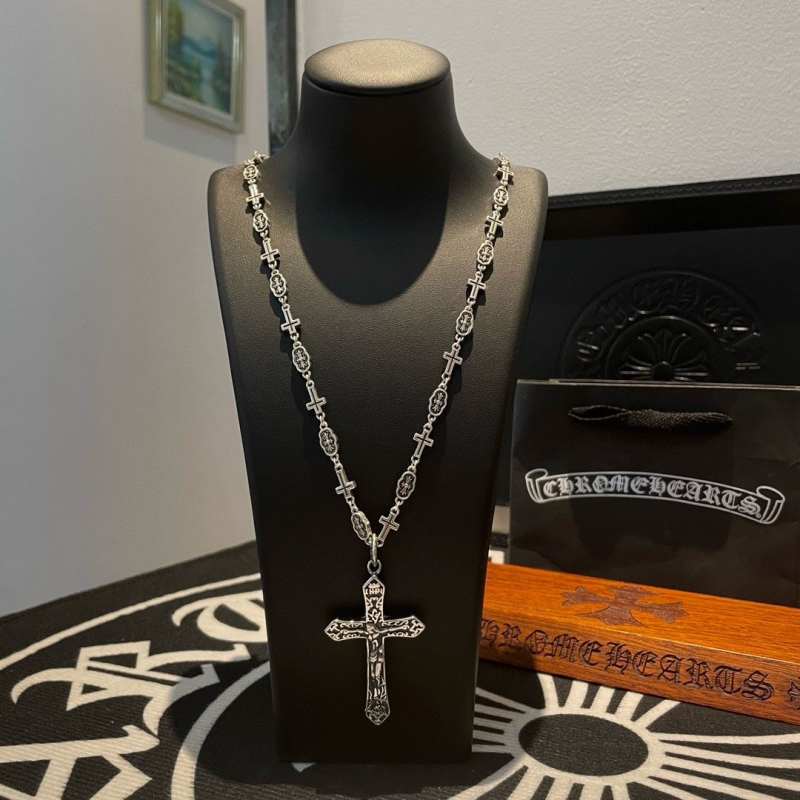 Ch*0me He**ts necklaces